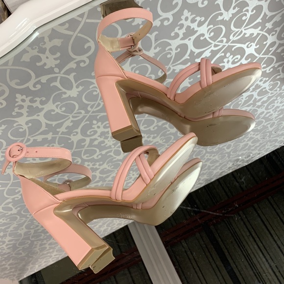 T-Strap Block Heeled Sandals Twist Detail in Pink Faux Leather - Picture 4 of 13